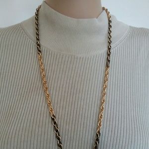 Monet necklace
